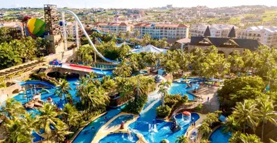 A piscina em ou perto de Palm Beach Living, ao lado do Beach Park