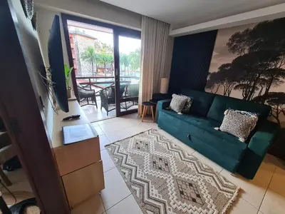 Uma área de estar em Kariri-Beautiful 1 bedroom flat, beachfront