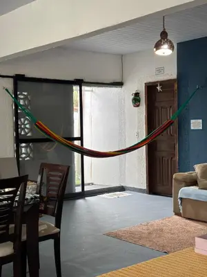 Uma área de estar em Casa Cochilo na Rede