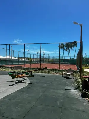 Comodidades para jogar ténis e squash em Casa Fortim Eco Village ou nas proximidades