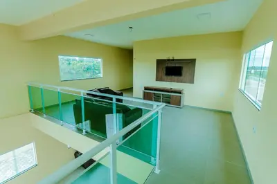 Uma televisão e/ou sistema de entretenimento em Casa em Barra Nova