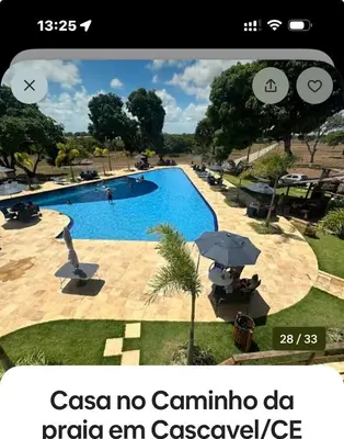 A piscina em ou perto de caminho da praia