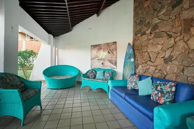 Uma área de estar em Casa com Piscina, Churrasqueira e WiFi Cumbuco