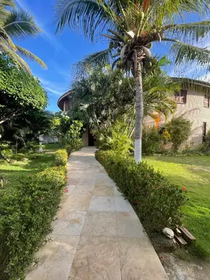 Um jardim no exterior de Casa Redonda