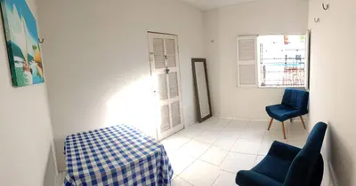 Uma área de estar em Cozy and fast Wi-Fi 15 minutes from the sea