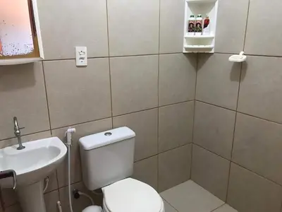 Uma casa de banho em Casa com churrasqueira, varanda e uma brisa especial