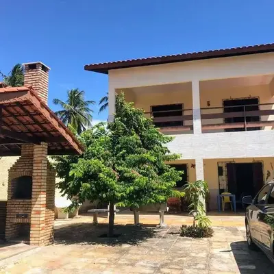 Casa com churrasqueira