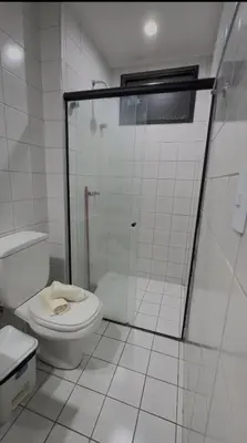 Uma casa de banho em FLATBEIRAMAr2024