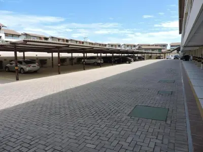 O edifício onde o apartamento está situado