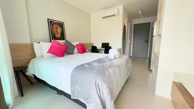 Uma cama ou camas num quarto em Studio Ônix no Beach Class Meireles