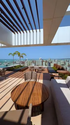 Uma vista do mar geral ou uma vista do mar a partir do apartamento