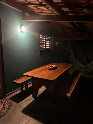 Uma mesa de bilhar em Chalezinho da Mari