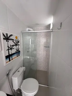 Uma casa de banho em FLAT com vistar localizaçao TOP