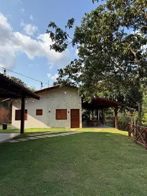 Um jardim no exterior de Sítio João de Barro