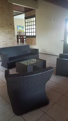 Uma área de estar em Casa de praia taiba William