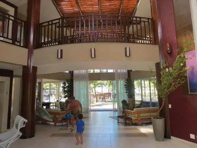 Uma área de estar em Conforto e Lazer na Frente do Mar ao Lado do Beach Park