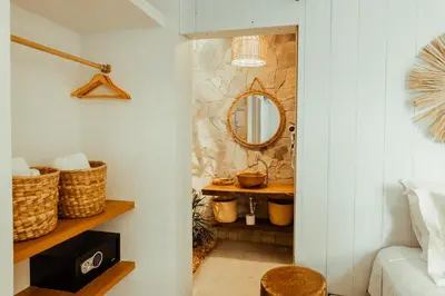 Uma casa de banho em Kalit Hotel