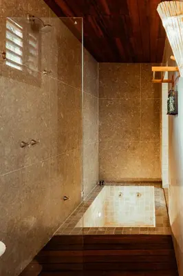 Uma casa de banho em Kalit Hotel