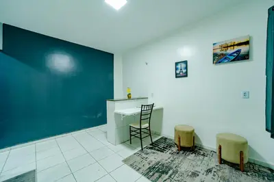 Uma área de estar em Flat c Wi-Fi e Smart TV Perto do Aeroporto