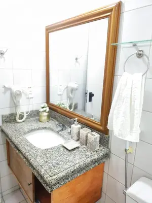 Uma casa de banho em Flat Mar Premium 1408