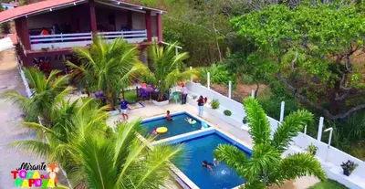 A piscina em ou perto de Chalé refúgio das raposas