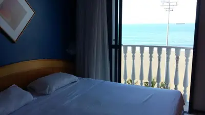 Uma cama ou camas num quarto em Classic Residence Beira Mar