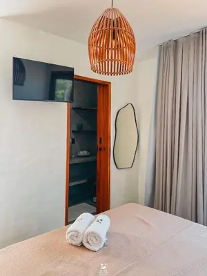 Uma cama ou camas num quarto em Maré Mansa Suítes Icaraizinho