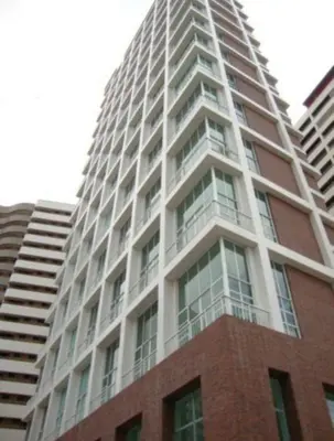 O edifício onde o apartamento está situado