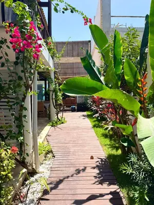 Um jardim no exterior de Villa Puglia Jeri