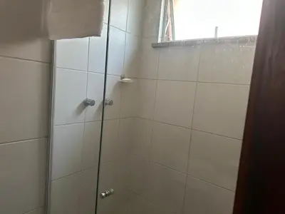 Uma casa de banho em Apto no Porto das Dunas - Scopa Beach