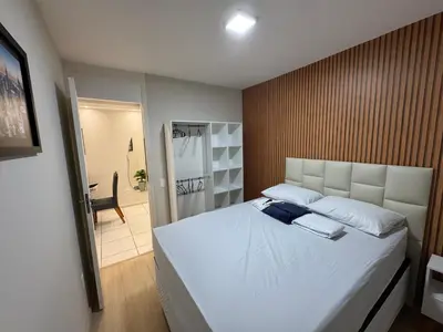 Uma cama ou camas num quarto em Apartamento completo ótima localização! Elevador