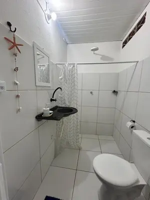 Uma casa de banho em Suite Canoa azul 1