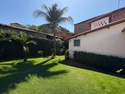 Um jardim no exterior de Prainha Beach House - Aquiraz