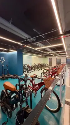 O centro de fitness e/ou as comodidades de fitness de Studio novo de alto padrão na Beira Mar