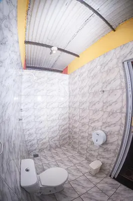 Uma casa de banho em Hostel Dragão do Mar Fortaleza