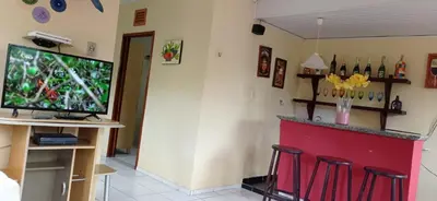 Uma televisão e/ou sistema de entretenimento em Casa na Serra