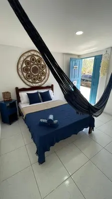 Uma cama ou camas num quarto em Suíte Mykonos Canoa Quebrada- Ao lado da Broadway