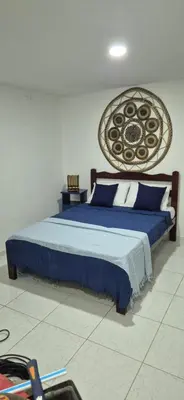 Uma cama ou camas num quarto em Suíte Mykonos Canoa Quebrada- Ao lado da Broadway