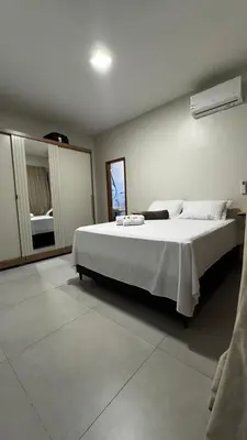 Uma cama ou camas num quarto em Chalés da Bica - Modernidade e Aconchego a 100m da Praia