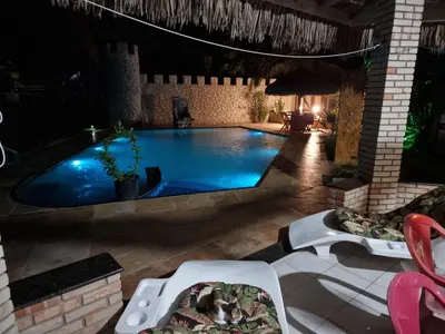A piscina em ou perto de Castello Malu