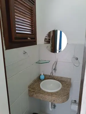Uma casa de banho em Blue Sapphire guest house