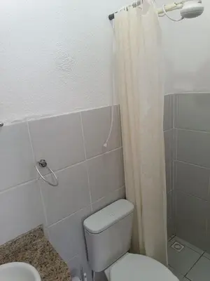 Uma casa de banho em Blue Sapphire guest house