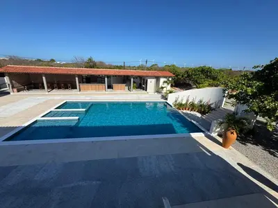 A piscina em ou perto de Da terra Altos