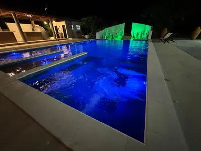 A piscina em ou perto de Da terra Altos