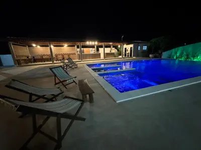 A piscina em ou perto de Da terra Altos