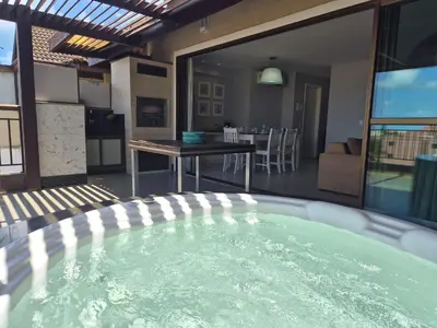 A piscina em ou perto de Cobertura Duplex - Luxo com Jacuzzi e 3 Suítes