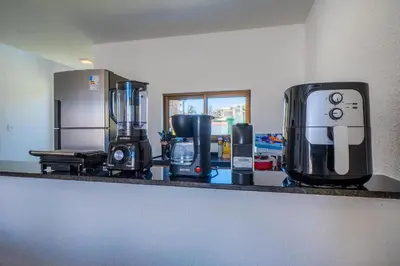Comodidades para chá e café em Beachfront Duplex Pé na Areia By Carpediem