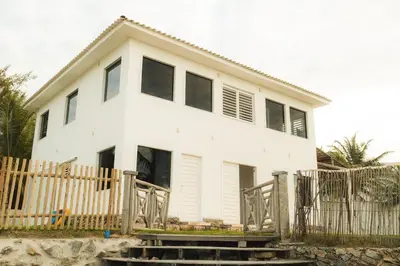 O edifício onde a casa de hóspedes está situado