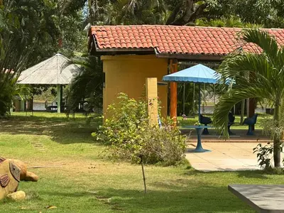 Um jardim no exterior de Casa fazenda Paracuru