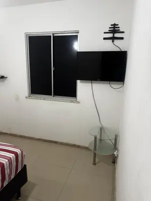 Uma televisão e/ou sistema de entretenimento em Apartamento totalmente mobiliado